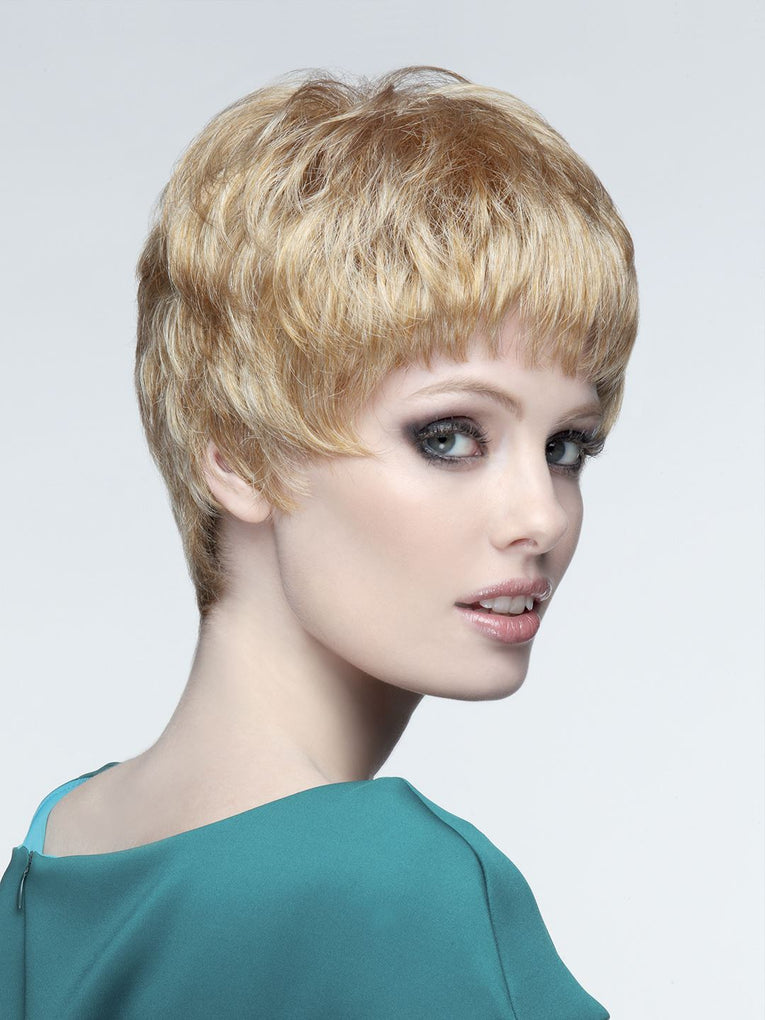 TONIA Parrucca in fibra sintetica rifinita a mano